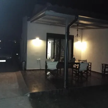 σπίτι με σοφίτα μπροστά στη θάλασσα * Trápeza