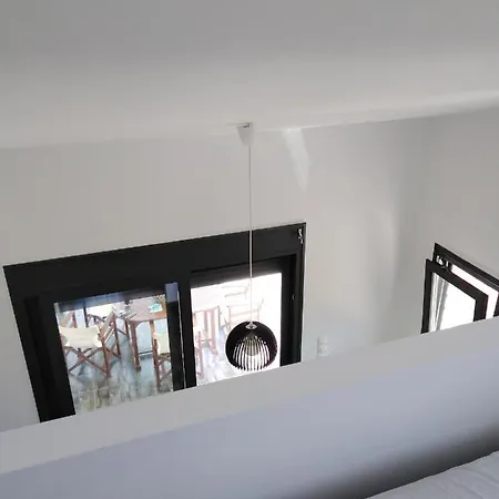 σπίτι με σοφίτα μπροστά στη θάλασσα