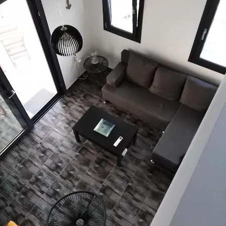 Villa σπίτι με σοφίτα μπροστά στη θάλασσα