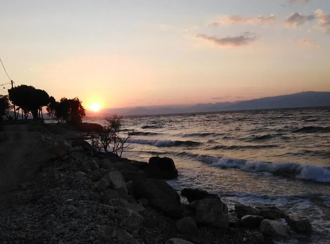 σπίτι με σοφίτα μπροστά στη θάλασσα Βίλα Τράπεζα