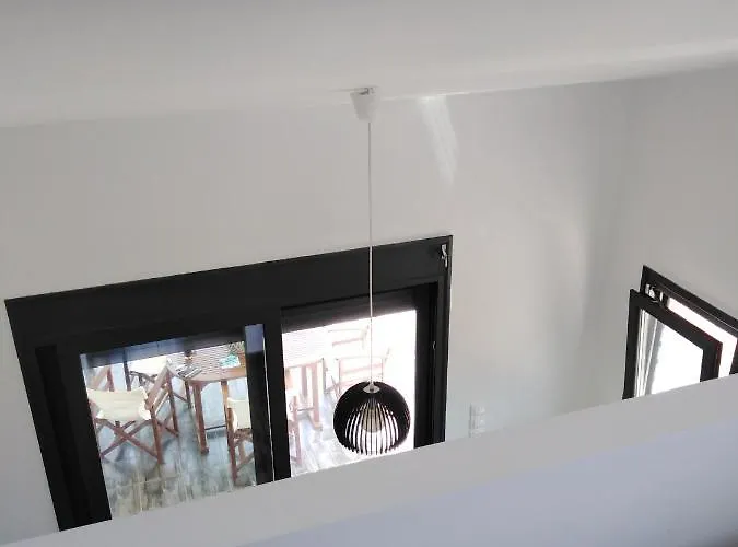 σπίτι με σοφίτα μπροστά στη θάλασσα